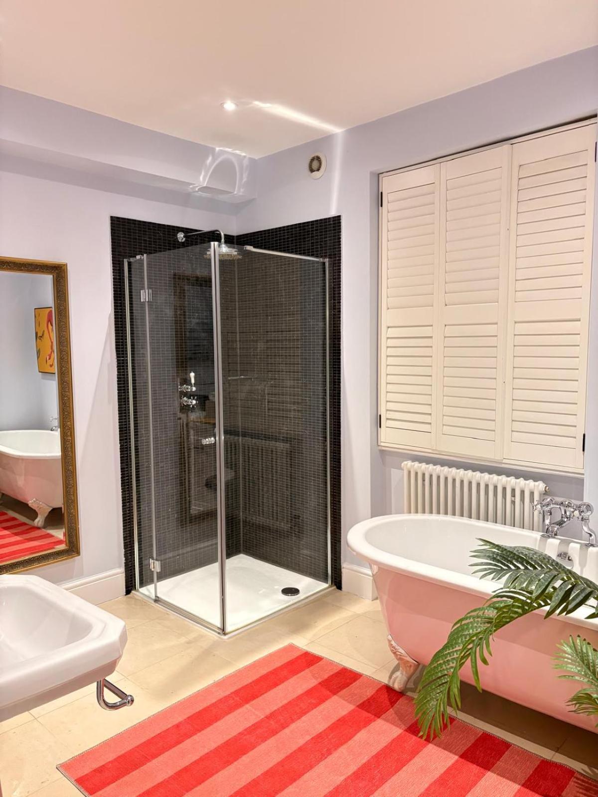 Vakantiehuis Stunning 5 Bed Town House With Terrace In